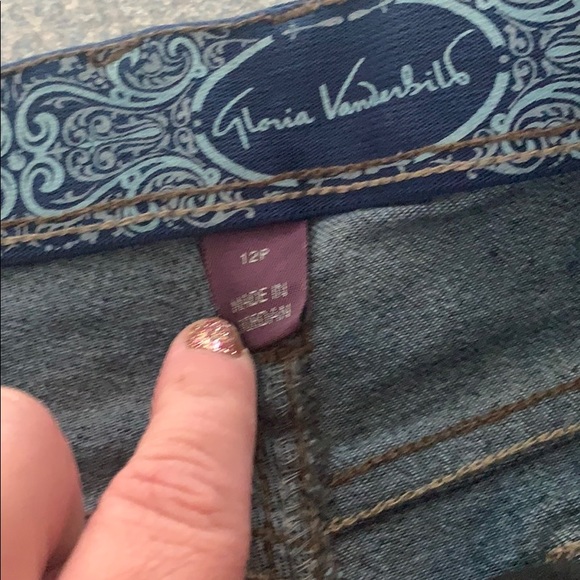 Jeans - Picture 2 of 3